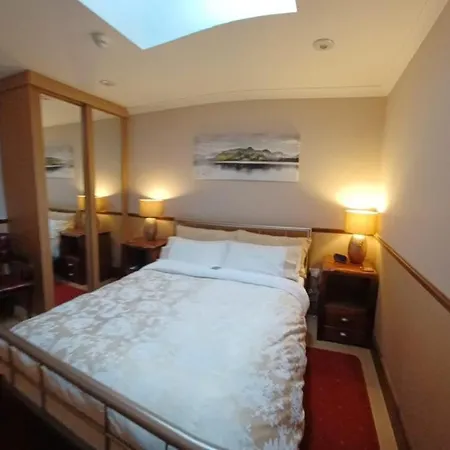 Riverside Escape Bed & Breakfast 4*