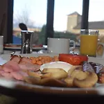 Riverside Escape Oda ve Kahvaltı 4*